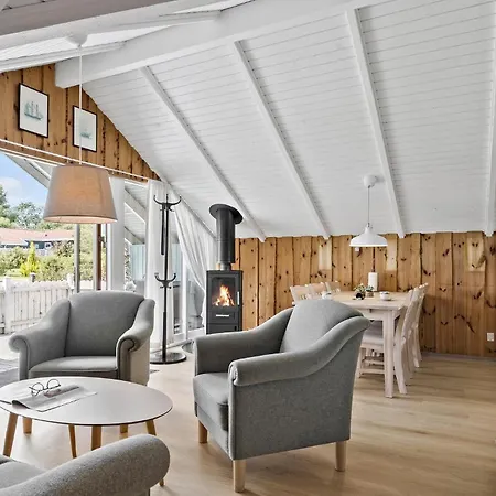 3 Bedroom Amazing In Hejls
